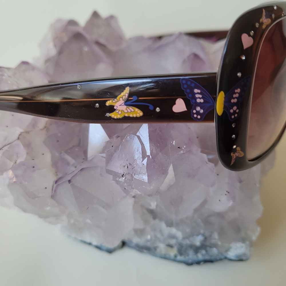 Betsey Johnson Sunglasses - Picture 4 of 6